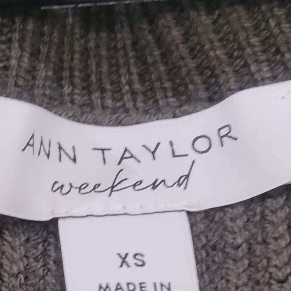 Boxy Ribbed Vneck Sweater - Picture 5 of 7